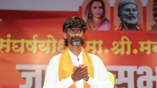 तबीयत बिगड़ने के कारण बीच में ही रुकी मनोज जरांगे की मुंबई यात्रा।