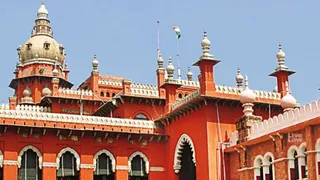 विधायकों के दूसरी पार्टी में शामिल होने पर हाई कोर्ट की टिप्पणी। (फाइल फोटो।)