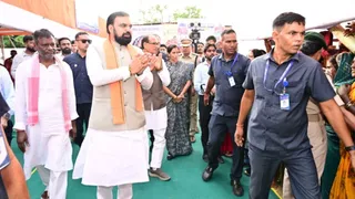 Munger Bhagalpur Ganga Pathway Redesign Flood Relief: मुंगेर-भागलपुर गंगा पथवे अब बनेगा सुरक्षा बांध; सीएम सम्राट चौधरी और शिवराज सिंह चौहान ने किया बाढ़ प्रभावित इलाकों का हवाई सर्वेक्षण