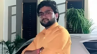 डिवाइडर से टकराई कार, फार्मासिस्ट अंकिम कुमार की मौत