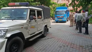अमृतसर कोर्ट पहुंची पुलिस।