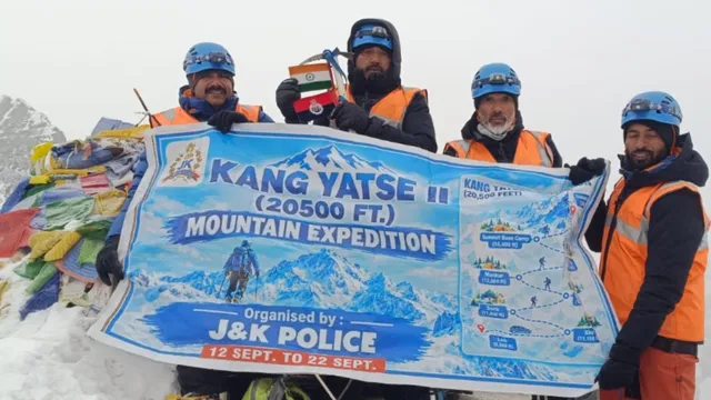 जम्मू-कश्मीर पुलिस की जांबाजी को सलाम, माउंट कांग यत्से-2 फतह किया; 20,500 फीट पर फहराया तिरंगा