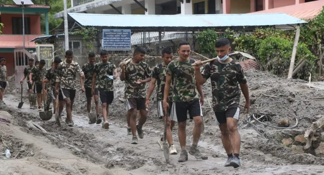 त्रिशूली के कहर के बाद सेना का प्रहार, धंसी सड़क को दोतरफा करने के लिए नेपाल में डायनामाइट से कट रहे पहाड़
