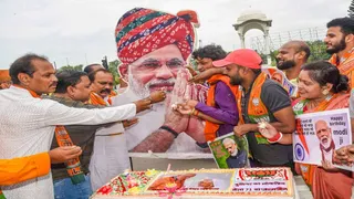 अहमदाबाद में मुस्लिम परिवारों ने 76 किलो का केक काटा
