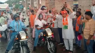 वाराणसी से वडनगर तक सेवा संकल्प बाइक यात्रा का मोहनसराय में हुआ भव्य स्वागत।