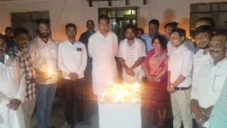 भाजपा की ओर से गुरुवार को बेतिया शहर से लेकर ग्रामीण इलाकों तक दीपोत्सव मनाया गया।