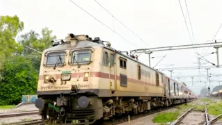 चार एक्सप्रेस ट्रेनों में जुड़ेंगे अतिरिक्त स्लीपर कोच।