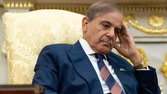 पाकिस्तान में आर्थिक तंगी से हाहाकार, शहबाज सरकार ने मंत्रियों की नई गाड़ी खरीदने और विदेश यात्रा पर लगाई रोक