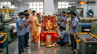 विश्वकर्मा पूजा: मशीनों और औजारों की पूजा का सही तरीका (Picture Credit: AI Generated)