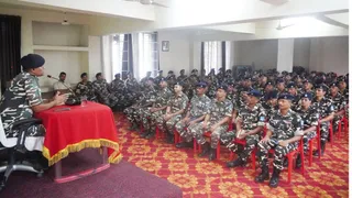 नरकटियागंज में प्रशिक्षण के दौरान पदाधिकारी।
