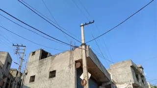 लटकती तार बनी काल। जागरण
