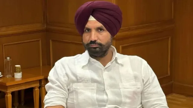 'BJP अपनी B टीम के साथ खेल रही फ्रेंडली मैच...', पंजाब में नशे की तस्करी पर राजा वड़िंग ने केंद्र से मांगा जवाब
