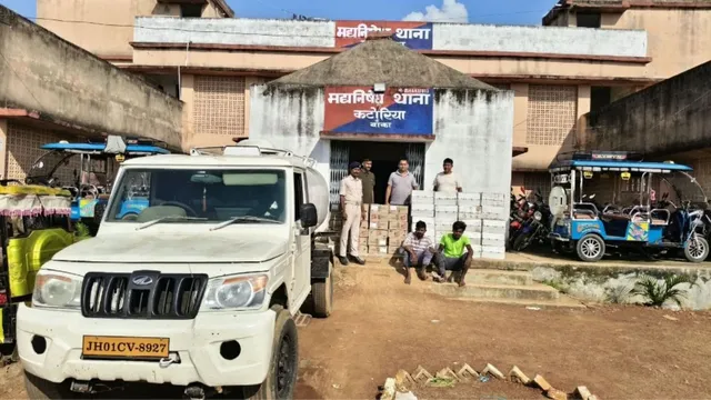 तेल टैंकर में छिपाई थी शराब की बड़ी खेप! बांका में उत्पाद टीम ने पकड़े 72 कार्टन, खगड़िया के चालक-उपचालक गिरफ्तार
