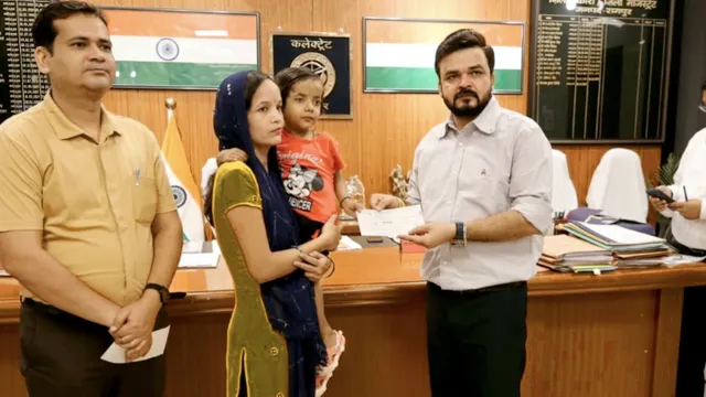 DM की एक पहल से बची दो मासूमों की जान: जनता दर्शन में रामपुर के दो परिवारों को मिली 2-2 लाख की मदद