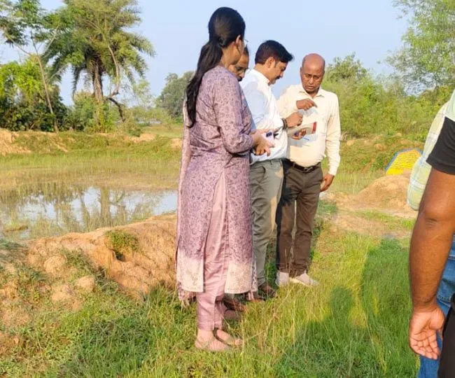 Jamui DDC Shipra Vijay Kumar Probes Pond Digging Fraud (1)
