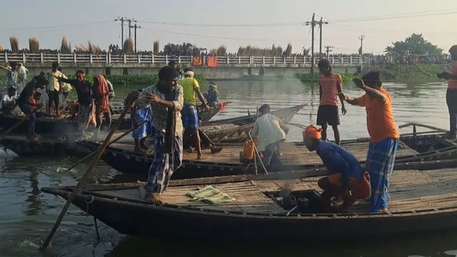 उमंग की पतवार से खिले चेहरे : कटिहार में बाढ़ के बीच नौका दौड़ प्रतियोगिता का रोमांच; लोहा सिंह की टीम बनी चैंपियन
