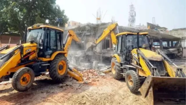 Prayagraj News : नुरुल्लाह रोड पर PDA की बेशकीमती जमीन पर कब्जा, 50 अवैध निर्माण पर चलेगा बुलडोजर