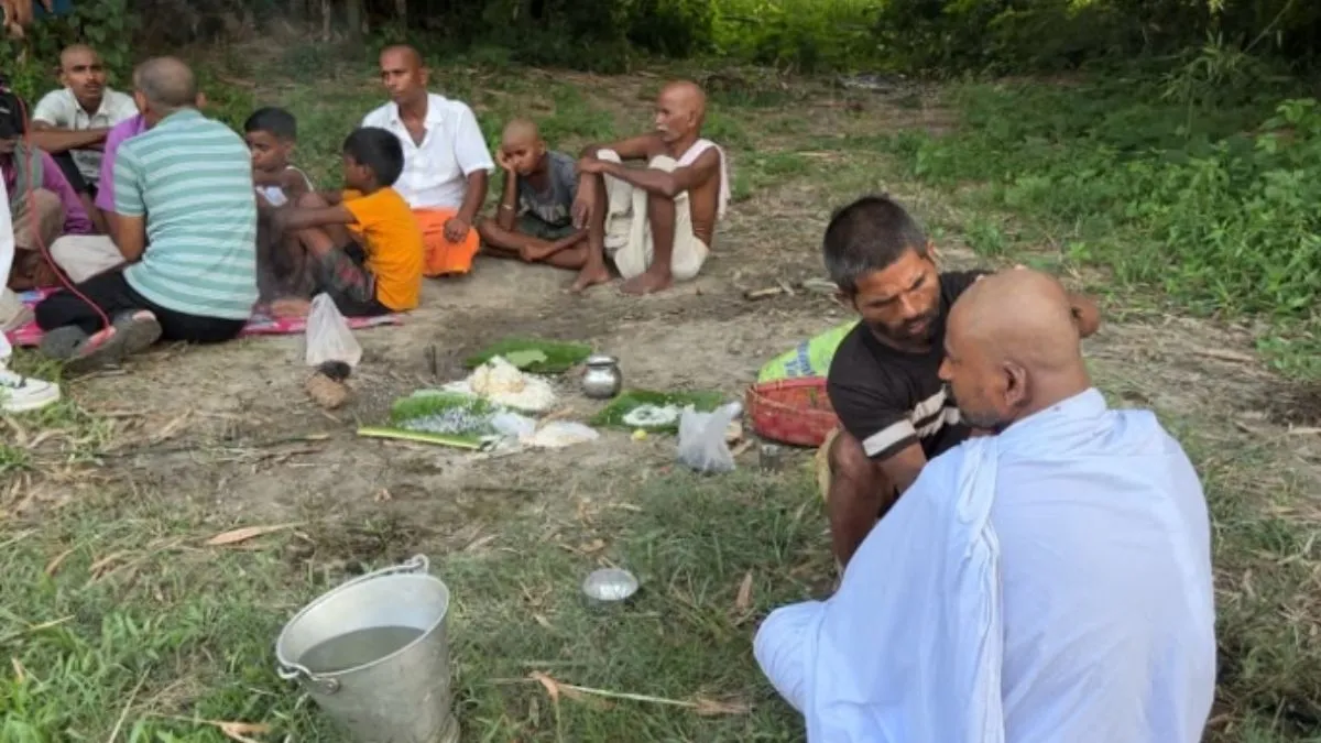 Purnea Father Performs Shraadh for Living Daughter After Love Marriage (1)