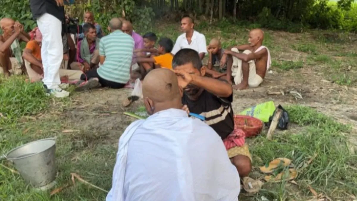 Purnea Father Performs Shraadh for Living Daughter After Love Marriage (2)