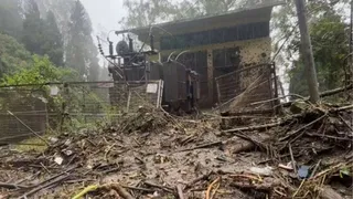 गंगटोक में लगातार बारिश से कई इलाकों में भूस्खलन (फोटो-ANI)