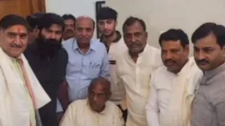 अलगीढ़ में पूर्व MLA दलवीर सिंह सपा में शामिल।