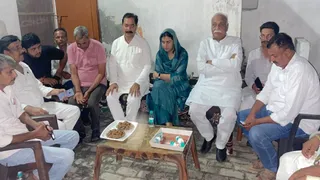 सांसद इकरा हसन ने रूस में फंसे युवकों के स्वजन से मुलाकात की।