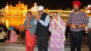 श्री हरिमंदिर साहिब में नतमस्तक हुए पंजाब-हरियाणा हाई कोर्ट के चीफ जस्टिस। फोटो जागरण