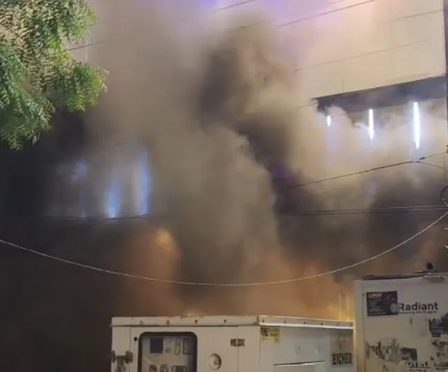 massive fire breakout in max showroom basement in kalyanpur