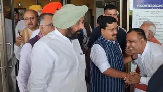 पठानकोट पहुंचे भाजपा अध्यक्ष नितिन नवीन व साथ हैं प्रदेश अध्यक्ष केवल ढिल्लों।