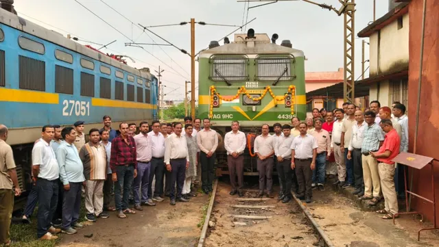 150 इलेक्ट्रिक लोकोमोटिव में कवच की स्थापना पूरी, संरक्षा तकनीक को मिला विस्तार
