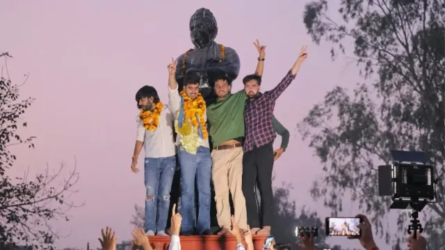 NSUI ने नहीं दिया टिकट तो निर्दलीय दिखाया दम, बस कंडक्टर के बेटे दीपांशु शौकीन का DUSU चुनाव में जलवा