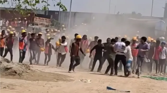 गुरुग्राम में 19वीं मंजिल से गिरे दो मजदूर, एक की मौत के बाद बवाल; पुलिस की गाड़ी में तोड़फोड़ और हमला