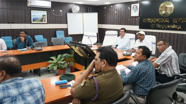 जमशेदपुर में 3410 लोग HIV संक्रमित, उपायुक्त ने स्वास्थ्य विभाग को दिए घर-घर जांच के आदेश