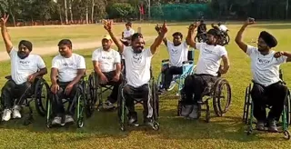 सेक्टर-10 स्थित डीएवी कॉलेज में व्हील चेयर क्रिकेट प्रतियोगिता में जीत का जश्न मनाती चंडीगढ़ की टीम। फोटो : उपेंद्र सेन गुप्ता