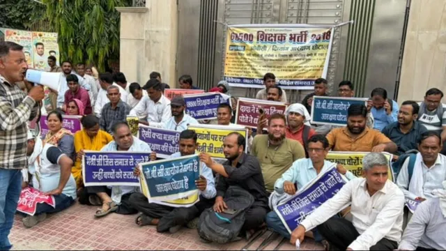 मंत्री जी...आपकी तो शादी हो जाएगी, हम तो कुंवारे ही मर जाएंगे; अलीगढ़ में अभ्यर्थियों का अनूठा प्रदर्शन