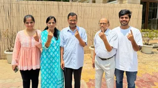 आप के राष्ट्रीय संयोजक और दिल्ली के पूर्व मुख्यमंत्री अरविंद केजरीवाल और उनके परिवार के सदस्य। फाइल फोटो