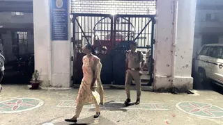 Bhagalpur Central Jail Surprise Raid: SSP को साथ लेकर अचानक आधी रात भागलपुर सेंट्रल जेल पहुंचीं DM अलंकृता पांडेय! चप्पे-चप्पे की तलाशी से मचा हड़कंप