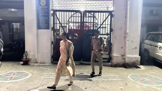SSP प्रमोद कुमार यादव को साथ लेकर आचानक आधी रात DM अलंकृता पांडेय पहुंच गईं Bhagalpur Central Jail, फिर तो...