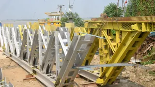 Vikramshila Setu Restoration News: विक्रमशिला सेतु पर 1 अक्टूबर से हटेगा बेली ब्रिज, बनेगा स्थायी स्टील ब्रिज; एसपी सिंगला के बरारी यार्ड पहुंचीं निर्माण सामग्रियां