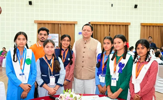 छात्रा ने कहा- 'घर की माली हालत खराब, ऑनलाइन पढ़ाई के लिए नहीं है फोन'... सीएम धामी ने कर दी घोषणा