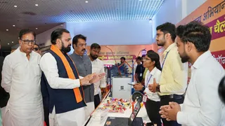 कार्यक्रम के दौरान प्रदर्शनी देखते सीएम सम्राट चौधरी।