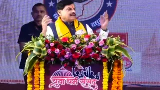 युवा धर्म संसद के समापन सत्र को संबोधित करते सीएम डॉ. मोहन यादव। (फोटो- जागरण)