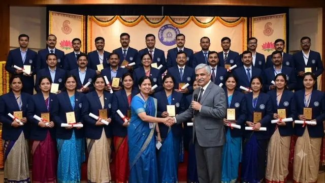 राजभाषा सप्ताह में हिंदी के साथ उत्कृष्ट कार्य को मिला सम्मान, चंदौली में 33 रेलकर्मी पुरस्कृत
