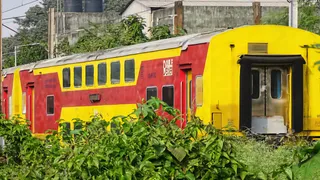हावड़ा यार्ड में खड़ी धनबाद डबल डेकर ट्रेन।(फाइल फोटो)