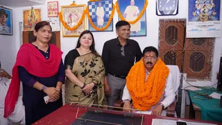 जवाहरलाल नेहरू महाविद्यालय के प्रधानाचार्य का पदभार डॉक्टर शैलेश पांडेय ने ग्रहण किया। सौ. स्वयं