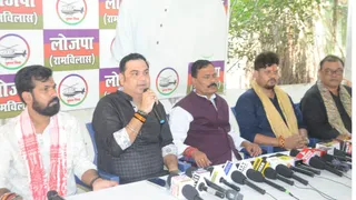 प्रेस कांफ्रेंस में जानकारी देते प्रदेश अध्यक्ष सुरेंद्र विवेक व अन्य। सौ-पार्टी