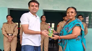ग्रीन फील्ड एकेडमी के पूर्व छात्र सूर्यकांत राणा को संस्थान आगमन पर सम्मानित किया गया।
