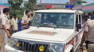 हंगामे के बाद स्कूल पहुंची पुलिस। जागरण