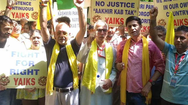 घाटी में अलग 'होमलैंड' की मांग, सड़कों पर उतरे कश्मीरी हिंदू; 'नरसंहार कानून' लागू करने की उठाई मांग

