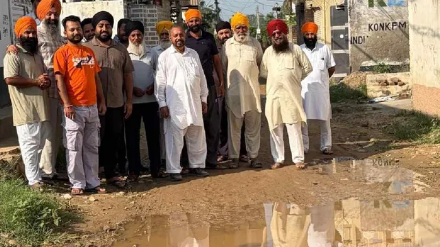 गुरुद्वारा साहिब का रास्ता बंद, 6 महीने से नरक की जिंदगी जी रहे 'किला लाल सिंह' के लोग

 - qila lal singh sewerage muddy street issue fatehgarh churian gurdaspur